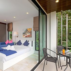 Modernes Zimmer mit Queensize-Bett